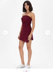 Chic Burgundy Strapless Mini Dress