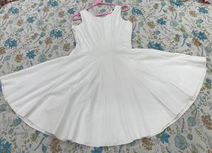 Elegant White V-Neck Midi Dress