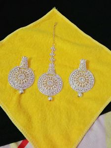 Mang Tika With Earrings