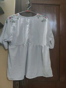 MAX White Embroidered V-Neck Top