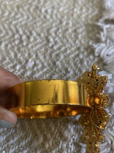 Stunning Statement handcuff