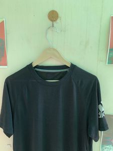 Adidas Men's Black T-Shirt (T520)