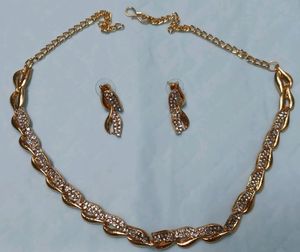 sukkhi alloy plated gold necklace set