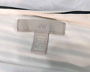 (H&amp;M) Chic One-Shoulder Striped Top
