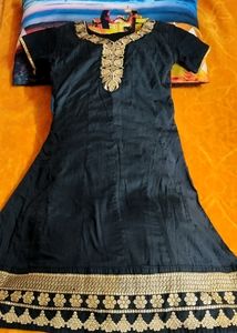 💝BLACK COLOR TOP💃