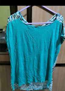 Set of 4 trendy tops