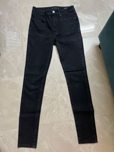 Levis Classic Black Skinny Jeans