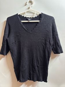Chic Black Ribbed V-Neck Top