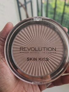 Revolution Skin Kiss Highlighter