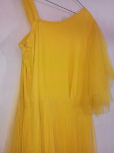 Elegant Yellow Evening Gown