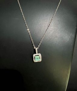 Elegant Emerald &amp; Diamond Pendant Necklace