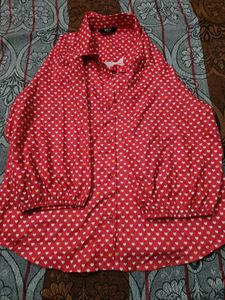 Chic Red Heart Print shirt