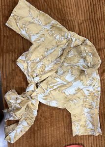 H&amp;M Stylish Tropical Print Crop Shirt