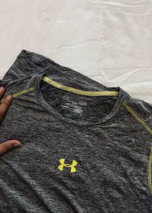 Under Armour Men's T-Shirt