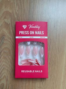 Chic Bow &amp; Pearl Press-On Nails