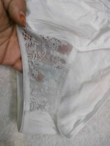 Elegant White Lace Briefs with Bow Detail 🖤
