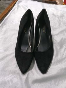 Black Pointed Heel Shoes