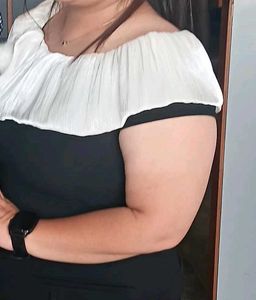 Chic Off-Shoulder Top one tym use only