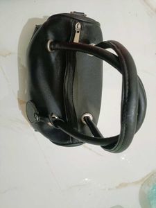 Chic Black Handbag