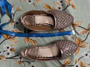 Embellished Girls Jutti