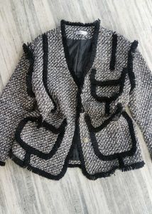 Chic Textured Tweed Jacket with Fringe
