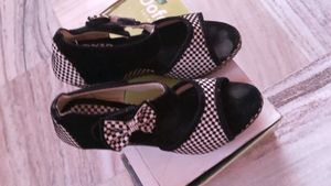 Checkered Bow Wedge Sandals