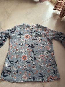 Floral blue zink Ruffle Neck Top