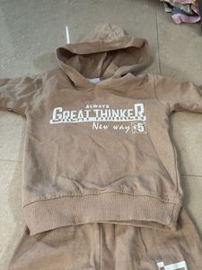 Comfortable Hoodie with "Great Thinker" Print