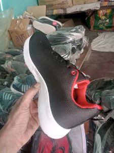 NEW NO USED SPORTS SHOES FOR MEN.