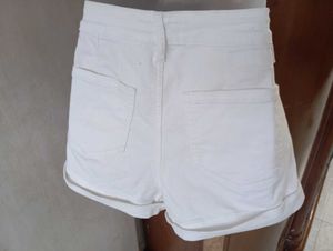 Chic White Denim Shorts