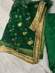 beautiful contrast suit