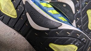 Adidas Originals SL 7200 Low-Top Sneakers