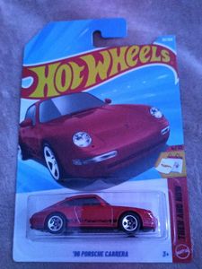Hot Wheels 98 Porsche Carrera with free case in mi