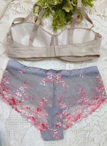 Floral Lace detail bra with beautiful brief