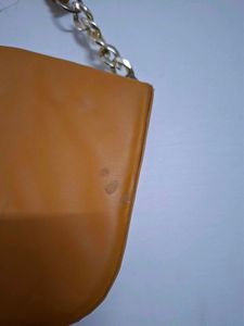 Stylish Mustard Handbag with Gold Chain
