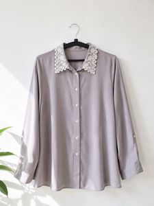 Chic Lace Collar Button-Up Blouse