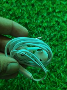 Vivo Wired Earphones white