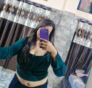 Beautiful Top Nd Jeans