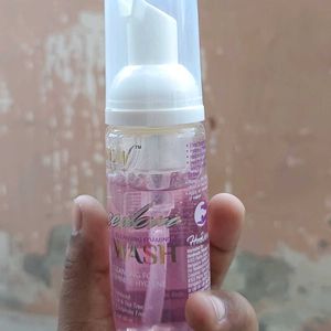 WOW Skin Science Freedom Menstrual Cup &amp; Wash (S)