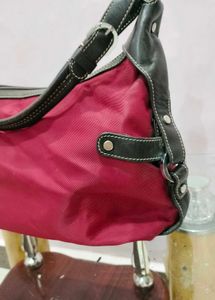 Chic Red &amp; Black Shoulder Bag