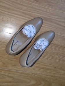 Women's Kitten Heel Pump