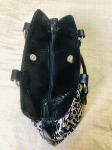 Sale Fire 🔥 Guess Inspired Leopard Print Handbag