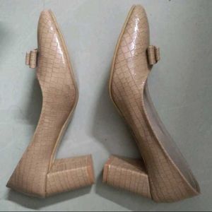 Beige Bow Accent block heels