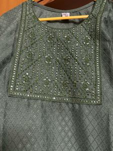 🆕 Elegant Green Embellished Kurta