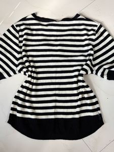 🚨sale🚨Chic Striped V-Neck Top
