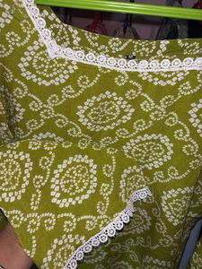 Green Bandhani Print Kurta with Lace Trim