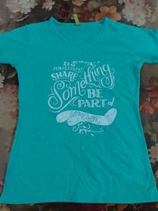 A turquoise/teal T-shirt