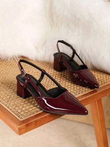 TRENDY BURGUNDY HEELS