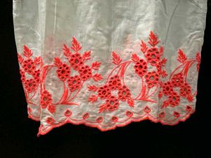 🌸 Chic White Sleeveless Top with Coral Embroidery