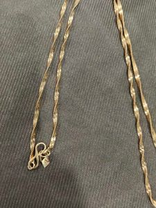 Elegant Gold-Tone Pendant Necklace